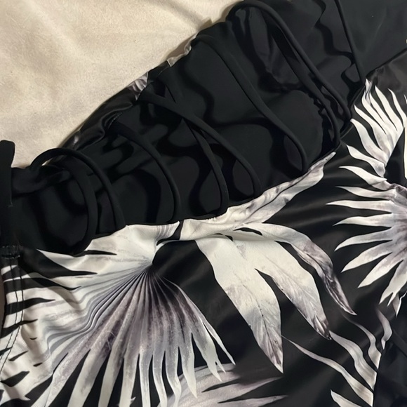 L Space Tropical Cutout One Piece - Picture 7 of 8